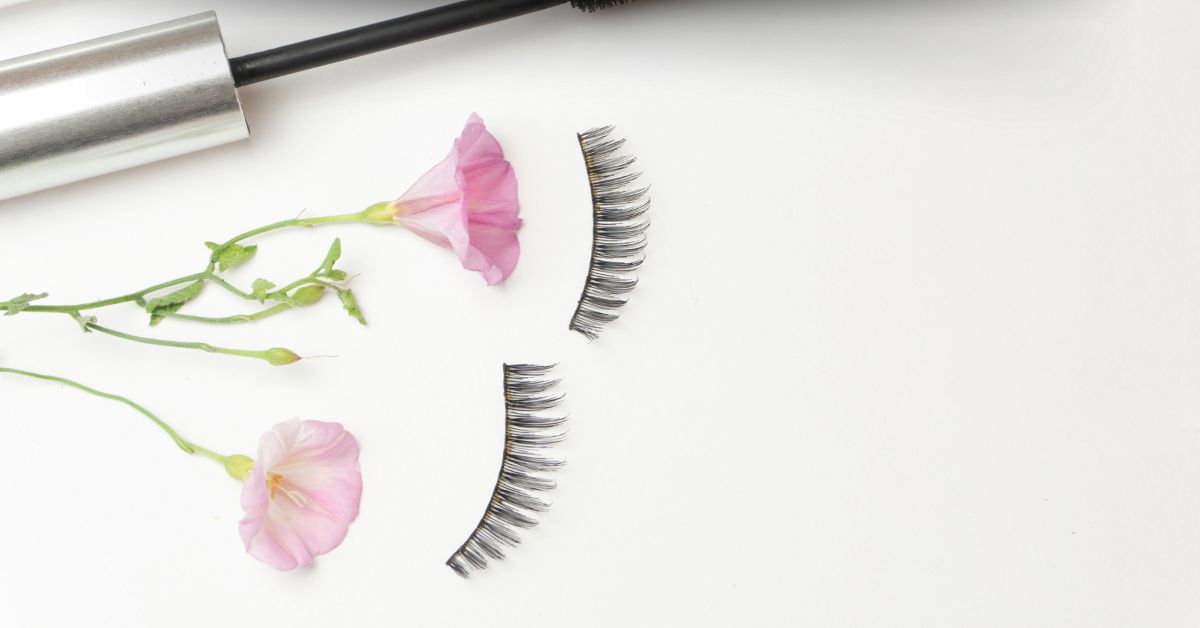 False Lashes with Flowers